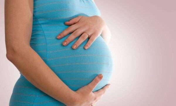 أسباب تأخر الولادة و تأثيرها على الأم أو الجنين