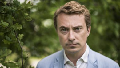 تولى Morten Messerschmidt رئاسة حزب الـ DF وأتى هذا بعد ترشيحه من قبل الرئيسة السابقة للحزب Pia Kjærsgaard.وعلى إثر ذلك، هدد ثلاثة من