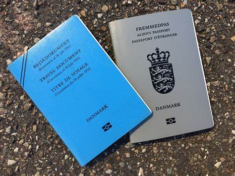 وسط معارضة أحزاب اليمين، تتوجه الحكومة والعديد من الأحزاب إلى مناقشة تغيير كلمة "أجنبي" في جوازات السفر الدنماركية