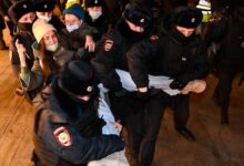 اعتقال ما يزيد عن 1600 متظاهر في 51 مدينة روسية بالإضافة إلى اعتقال الناشطة الروسية مارينا ليتنوفيتج بعد أن دعت للتظاهر.