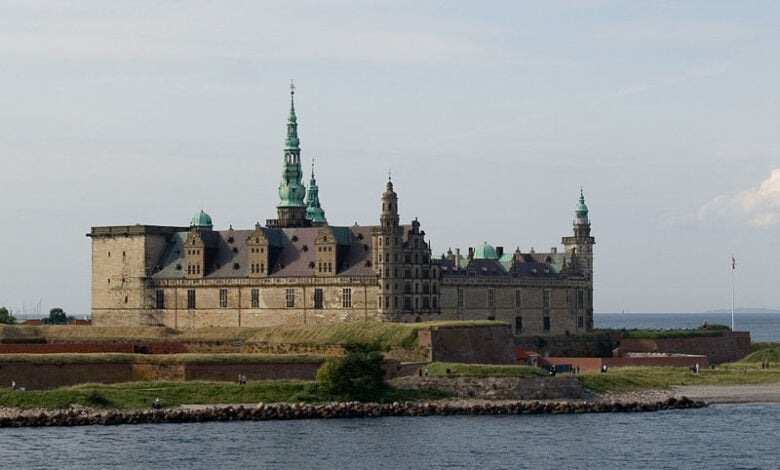 قلعة كرونبرغ والمعروفة ايضاً بإسم قلعة هاملت، وهي قلعة وحصن في بلدة هلسنغور، الدنمارك. خلدت هذه القلعة في مسرحية هاملت لوليام شكسبير.