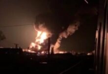 كارثة بيئية محتملة بعد حدوث انفجار أرسل سحابة دخان كبيرة على شكل فطر فوق ثاني أكبر مدينة في أوكرانيا -خاركيف- بعد أن ضربت القوات الروسية