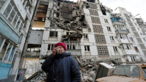 في آخر التحديثات عن أوكرانيا: يستمر حصار مدينة ماريوبول الأوكرانية منذ عدة أسابيع وهو ما يفاقم الأزمة الإنسانية في المنطقة.