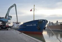 تسببت السفينة الروسية التي اصطدمت بميناء Horsens بأضرار تزيد على مليون كرون دنماركي بسبب تضرر أجزاء من رصيف الميناء بعد اصطدامها به.