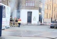 اندلاع حريق عنيف في صالون تصفيف شعر في الحي الشمالي الغربي في كوبنهاجن اضطر عناصر الإطفاء على إثره لإخلاء العديد من السلالم.