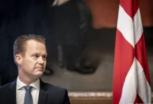 تطرد الدنمارك 15 ضابط استخبارات روسي مسجلين كدبلوماسيين في الدنمارك، وتمنحهم 14 يوم لمغادرة البلاد، كما يعلن وزير الخارجية Jeppe Kofod