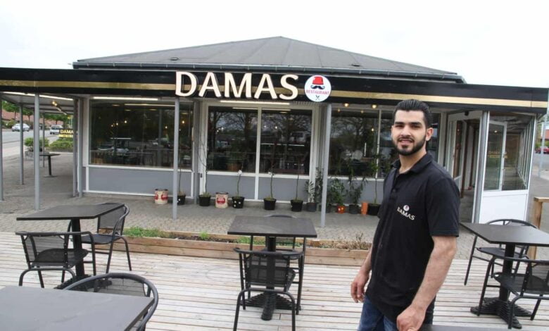تستطبع تذوق خبرة 40 عام من إعداد الطعام السوري في مطعم Damas. حيث يقدم أنس الأطباق السورية التقليدية بأحدث التقنيات