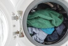 سنذكر لك في هذا المقال مقدار التوفير الذي تحصل عليه عندما تغسل ملابسك في أوقات الكهرباء الأرخص. هل الأمر يستحق هذا العناء؟