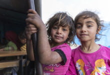 يستفيد اللاجئون السوريون في المخيمات من تطبيق TikTok، إلا أنه بالنظر إلى الصورة الأكبر نرى أنه في الحقيقة استغلال. لكن كيف ذلك؟ 