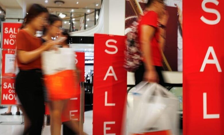 ستنخفض الأسعار بشكل أكبر في الجمعة السوداء لهذا العام نتيجة كساد البضائع في المحلات التجارية المختلفة بسبب التضخم الأخير.