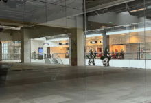 يعاني أول مركز مغلق للتسوق في يولاند City Vest من إغلاق المحلات التجارية نتيجة كساد حركا التجارة في المركز بعد التغير السكاني الأخير في