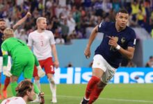 شهدت مباراة الدنمارك و فرنسا تبادلاً للفرص بين المنتخبين. إلا أن الكفة رجحت إلى فرنسا في الدقيقة 61 ليأتي بعدها هدف ثان حسم الفوز للديوك الفرنسية.