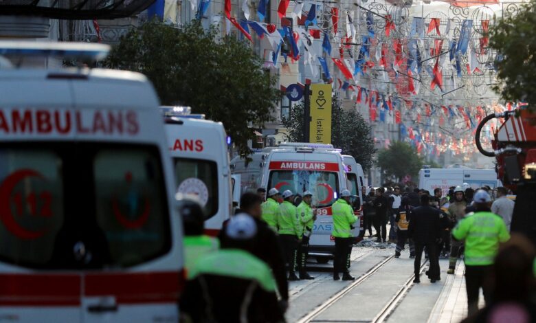 تسبب انفجار قنبلة في ساحة التقسيم باسطنبول عن 6 قتلى وعشرات الجرحى. ولا يزال المصدر المسؤول عن هذا التفجير مجهولاً.