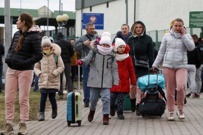 أجاب ما يقرب من 80% من الدنماركيين بنعم عند سؤالهم عن رغبتهم في استقبال المزيد من اللاجئين الأوكرانيين. و53% منهم يريدون سن قوانين خاصة لتمديد إقامة اللاجئين الحاليين