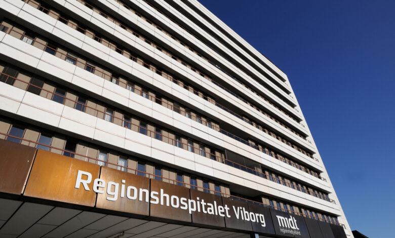 اتهم طبيب يبلغ من العمر 30 عاماً بـ 4 قضايا تحرش قد تصل لحد الاغتصاب ثلاثة منها في المشفى الإقليمي في فيبروغ.
