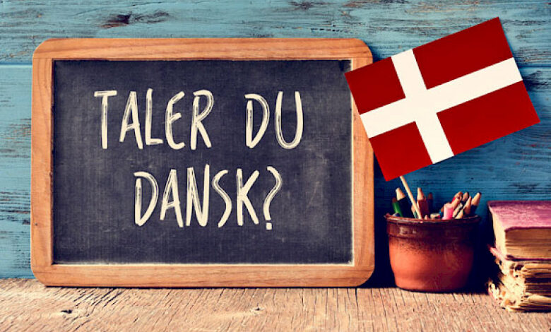 يحتاج تعلم اللغة الدنماركية إلى المرور بمختلف المراحل والمستويات لعبور الامتحانات التي تفرضها البلديات على المقيمين