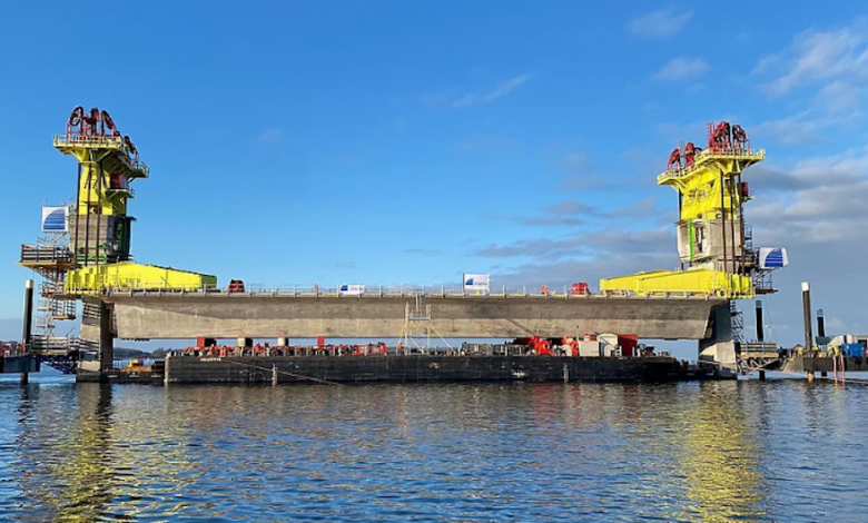تم البدء في رفع دعامات ثالث أكبر جسر في الدنمارك والذي سيدعى Storstrømsbro. ويتوقع افتتاحه في الموعد المذكور أدناه.