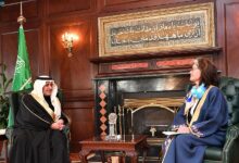 زارت سفيرة الدنمارك في السعودية مستشفى تبوك التخصصي في سياق زيارتها للمنطقة حيث استقبلها أمير تبوك في مكتبه.