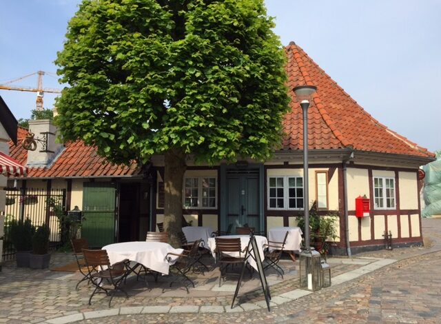تم إغلاق مطعم تاريخي في Odense يدعى Under Lindetræet بعد معاناته لمدة ثلاثة سنوات مع ظروف صعبة للغاية خلال كورونا وخلال التضخم الجاري