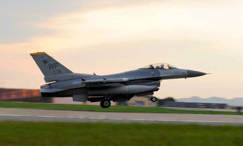 يزداد التوتر بين روسيا والغروب والذي يشمل الاختراقات الجوية والبحرية للروس للمجالات الدنماركية والتي غالباً ما يتم التصدي لها عبر طائرات F-16.