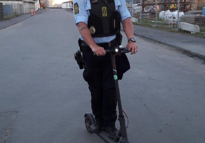 سترى من الآن فصاعداً في شوارع الدنمارك شرطة على السكوتر أو ما يسمى بالدراجات البخارية løbehjul. حيث تمت إضافتها إلى أسطول الشرطة!