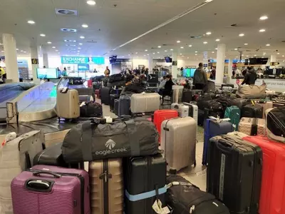 لم تتمكن العديد من الرحلات الجوية القادمة إلى مطار كوبنهاجن من الهبوط بسلاسة أو حتى إنزال ركابها بعد الهبوط نتيجة الريح العاتية.